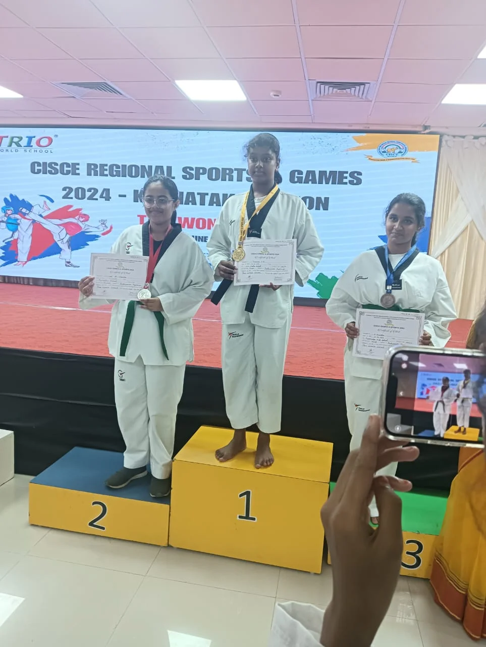 216dd8fc-e138-44de-ba2f-17a43c70fc2b